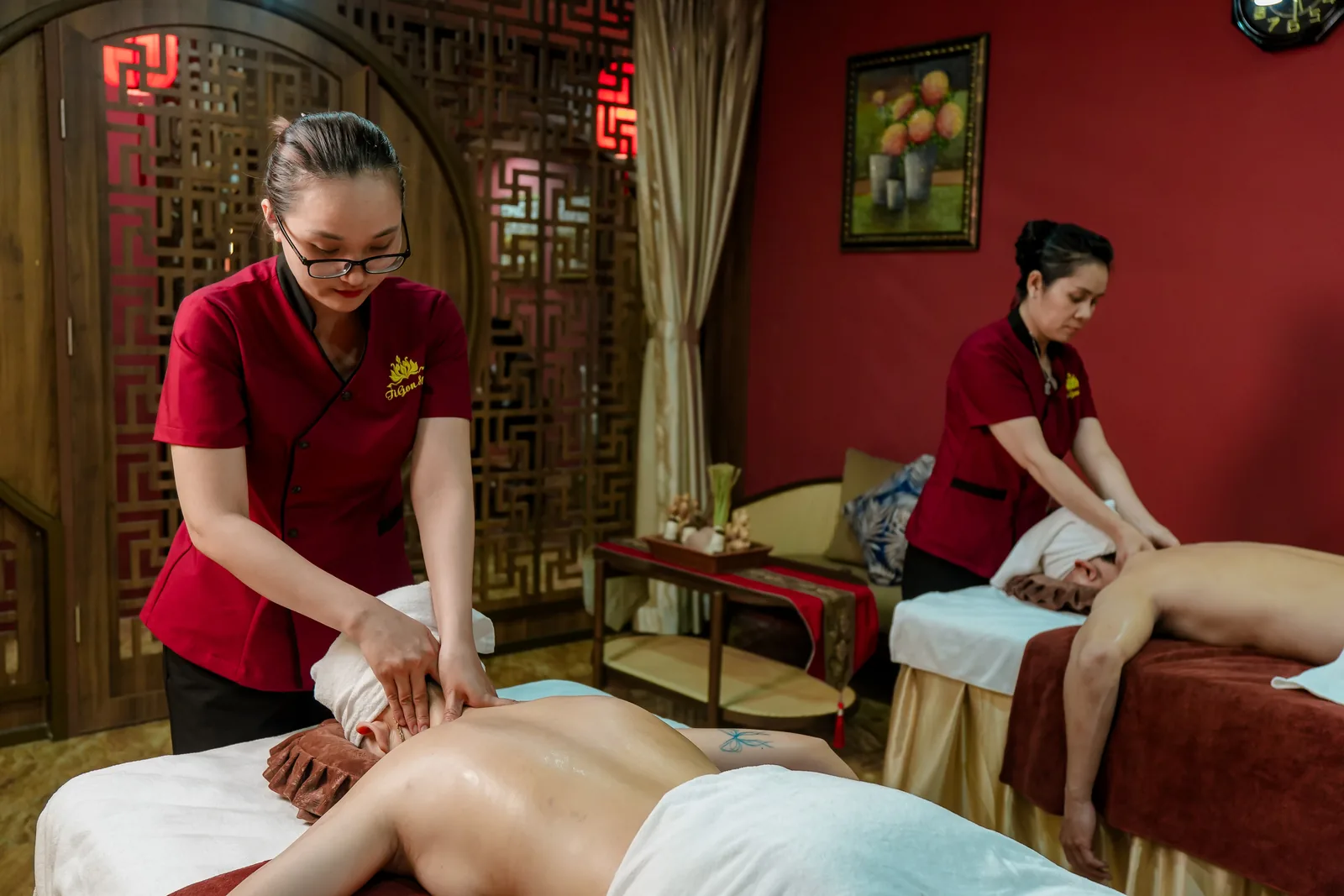 Massage với tinh dầu