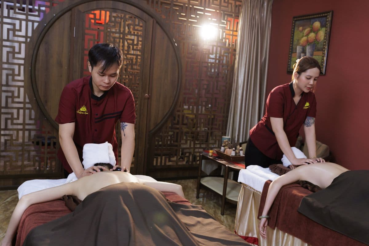 Tigon Spa - Kỹ thuật viên đang làm việc