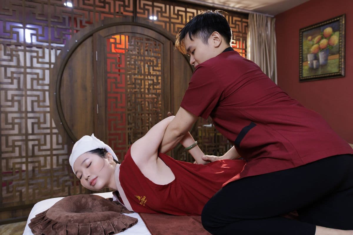 Tigon Spa - Kỹ thuật viên đang làm việc